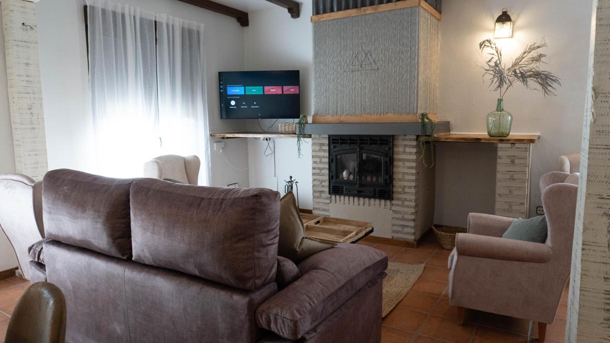Casa Valdesanmartin - Country House, 10500sqm, Pool, Paddel & Bbq *