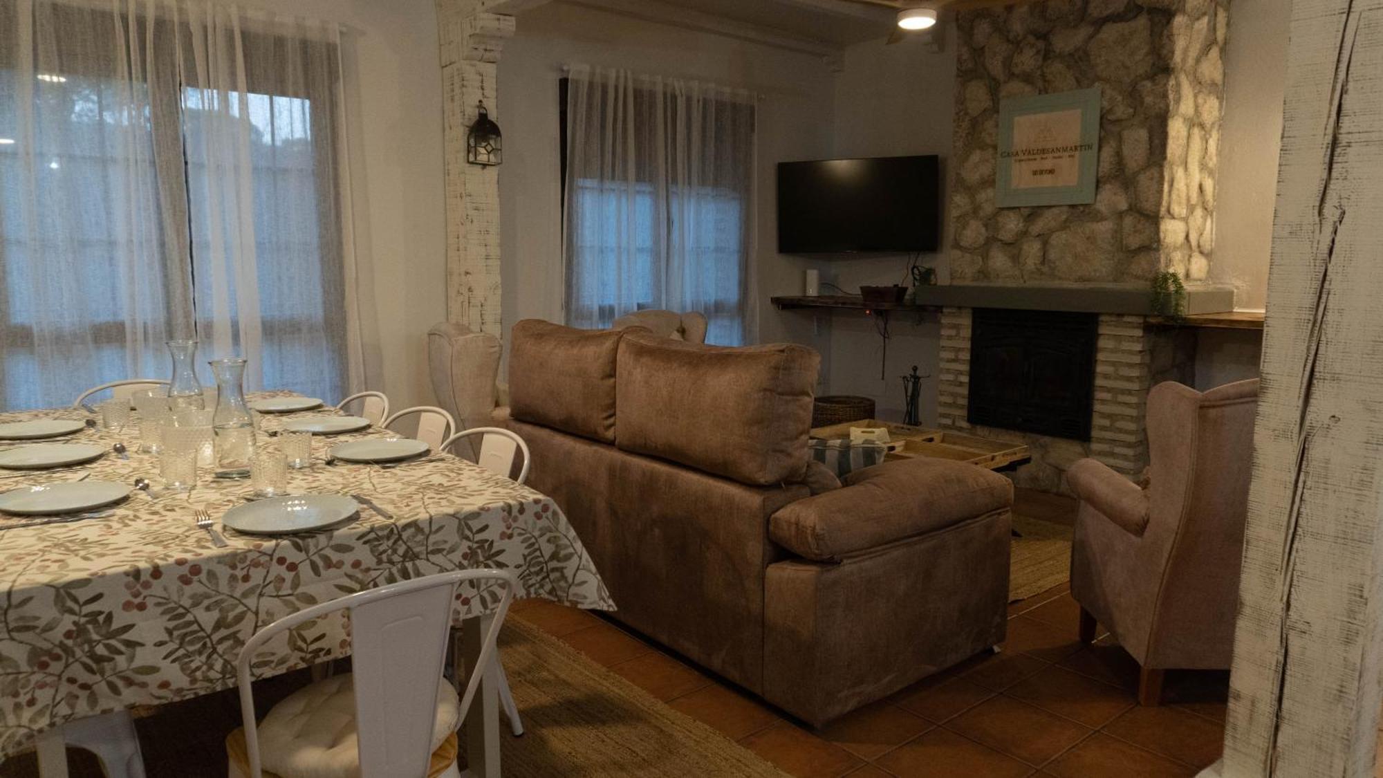 Casa Valdesanmartin - Country House, 10500sqm, Pool, Paddel & Bbq * El Tiemblo