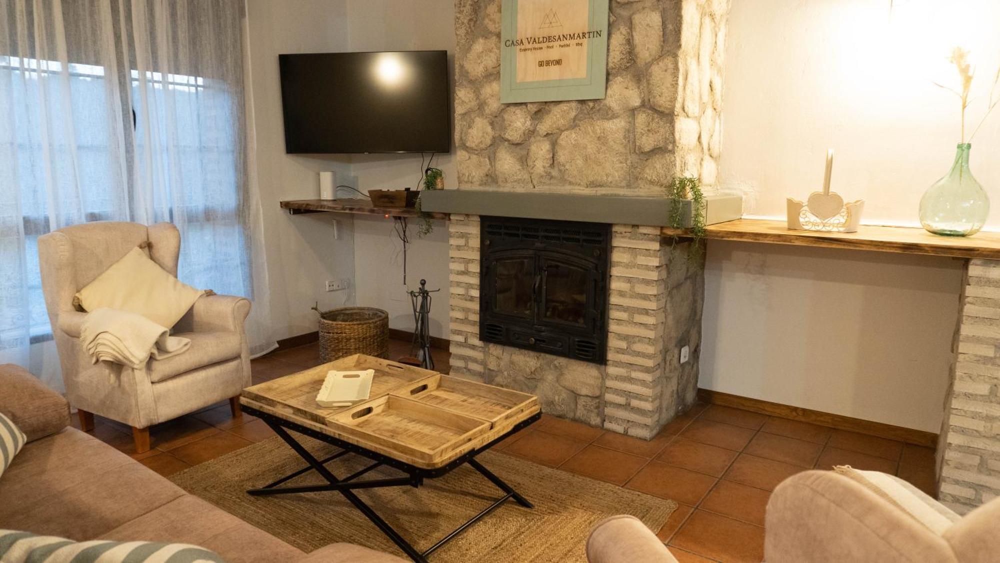 Casa Valdesanmartin - Country House, 10500sqm, Pool, Paddel & Bbq