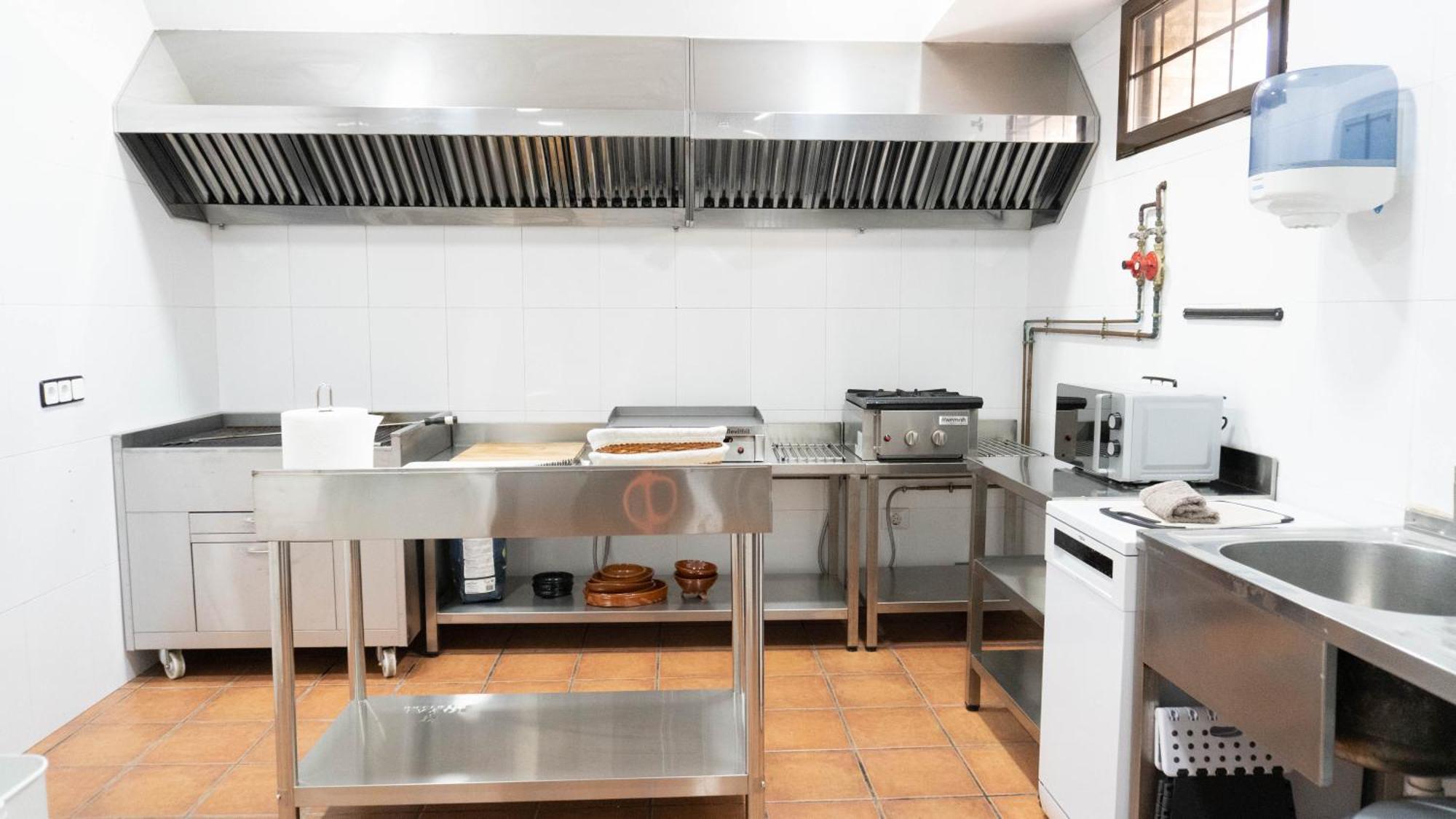 Casa Valdesanmartin - Country House, 10500sqm, Pool, Paddel & Bbq