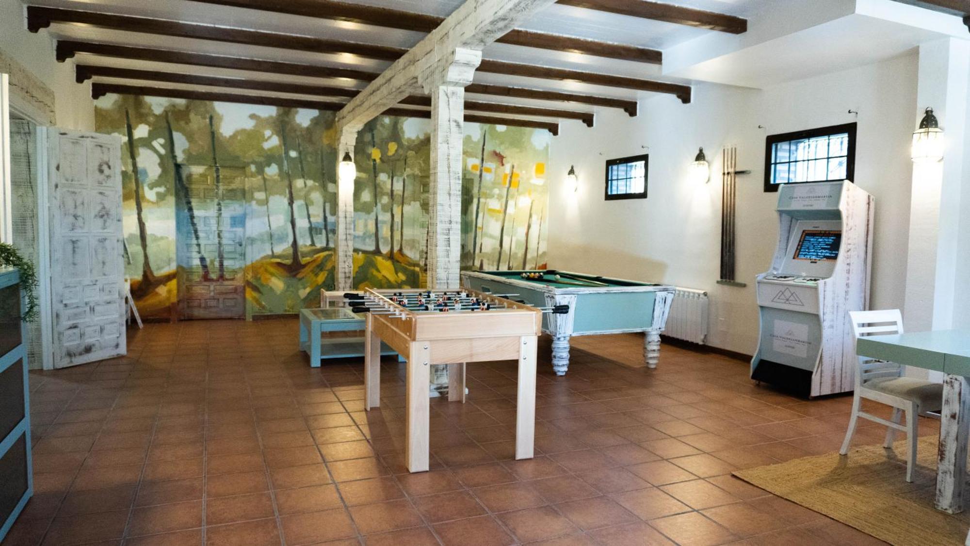 Casa Valdesanmartin - Country House, 10500sqm, Pool, Paddel & Bbq Holiday home El Tiemblo
