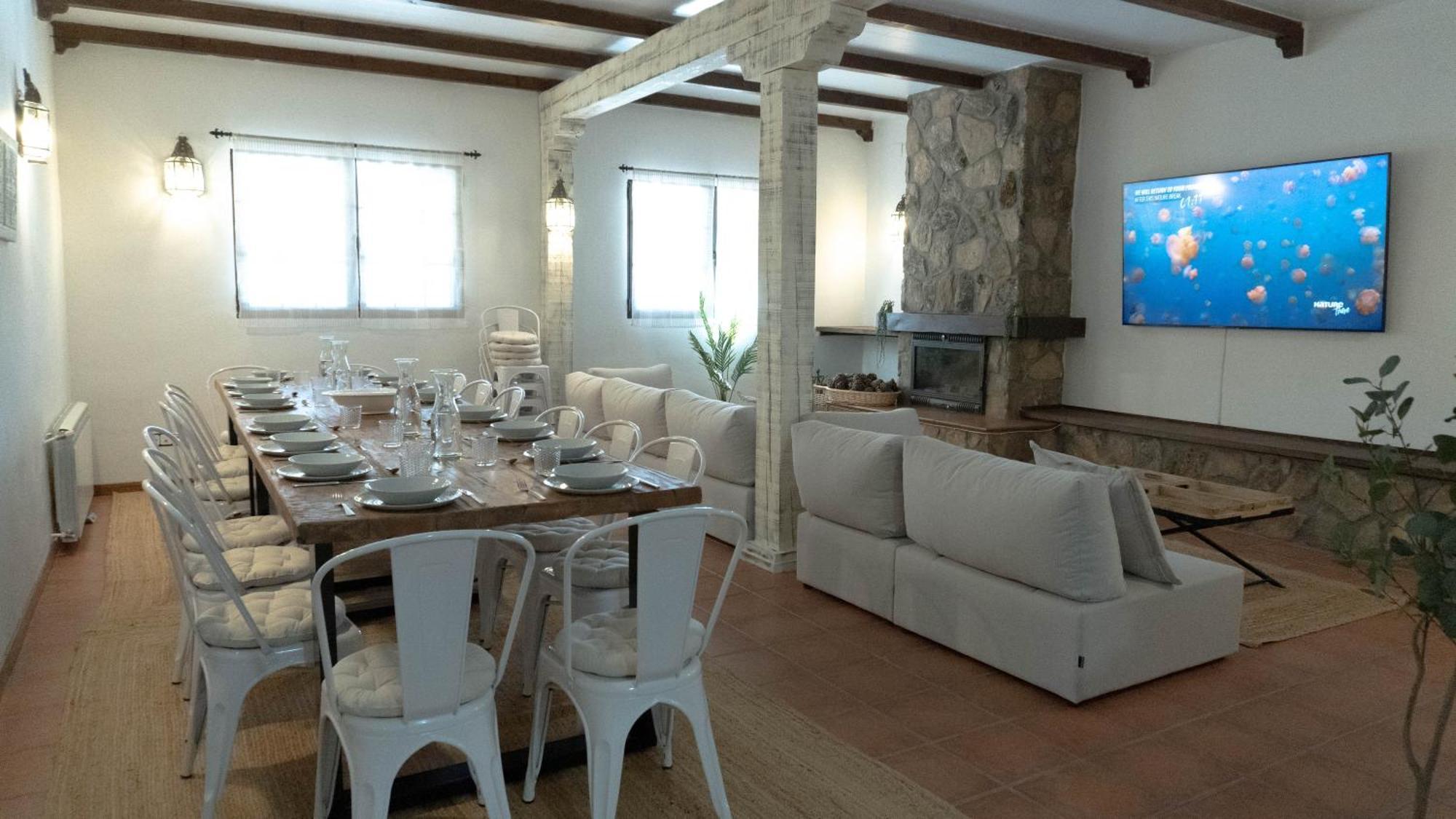 Holiday home Casa Valdesanmartin - Country House, 10500sqm, Pool, Paddel & Bbq *